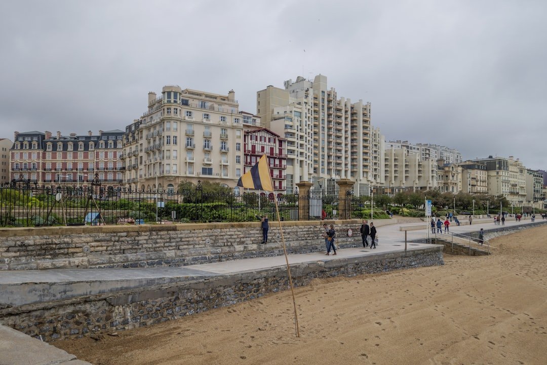découvrez les quartiers à éviter à biarritz pour un séjour en toute sérénité. conseils et informations pour choisir les meilleurs endroits où séjourner.