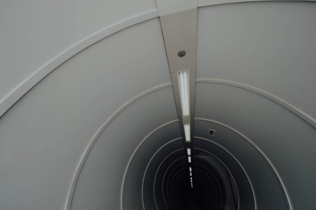 découvrez la ventilation pour volets roulants, une solution efficace pour améliorer la circulation de l'air tout en protégeant votre intérieur.