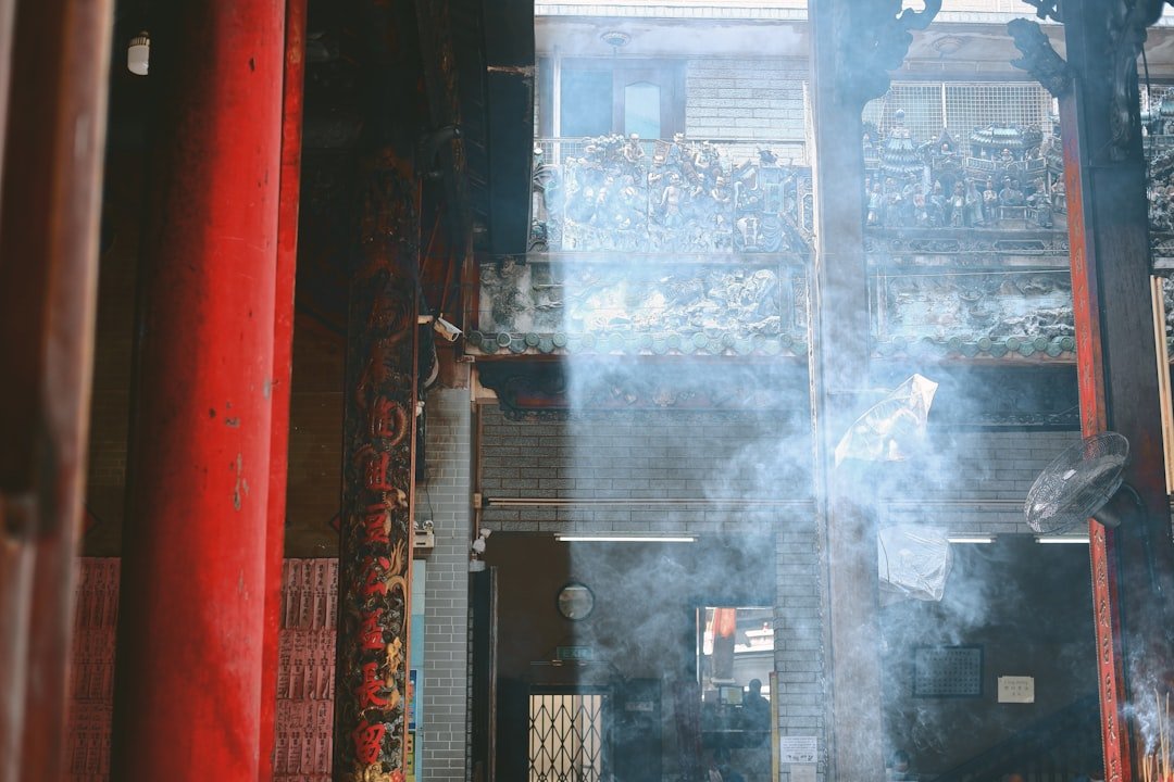 service professionnel de nettoyage d'extracteurs de fumée pour assurer un environnement sûr et une meilleure qualité de l'air.