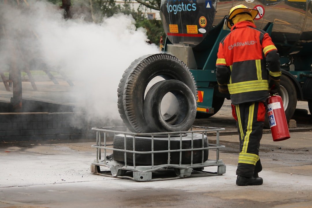 service professionnel de nettoyage d'extracteurs de fumée pour assurer un fonctionnement optimal et prévenir les risques d'incendie.