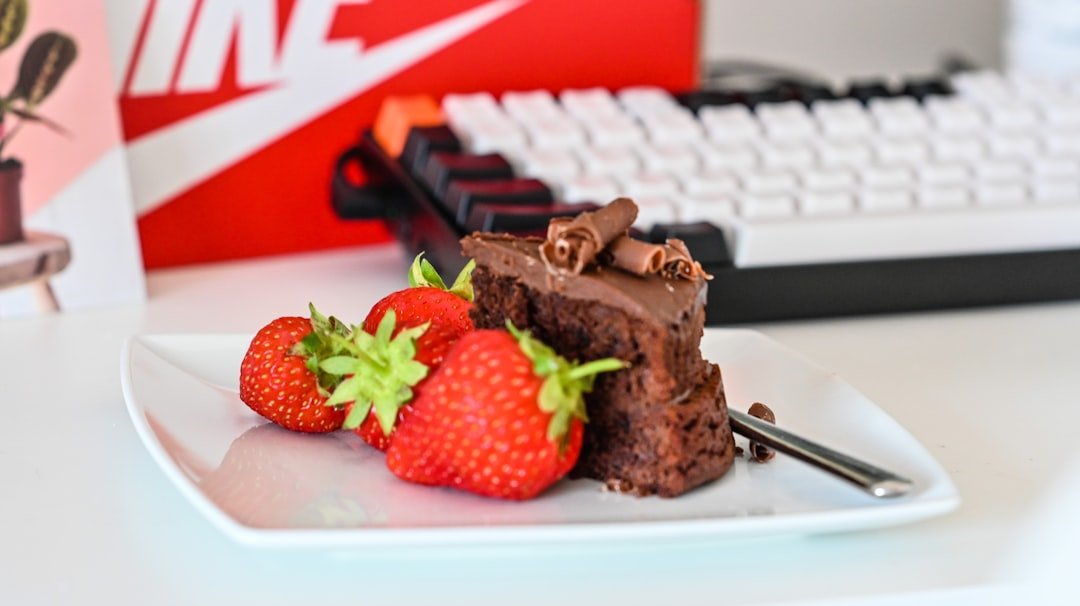 découvrez notre délicieuse recette de gâteau à la fraise, fruité et moelleux, parfait pour toutes les occasions gourmandes.