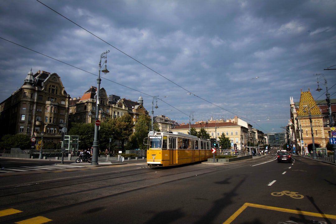 découvrez les quartiers à éviter à budapest pour assurer votre sécurité lors de votre séjour. conseils et informations sur les zones moins sûres de la ville.