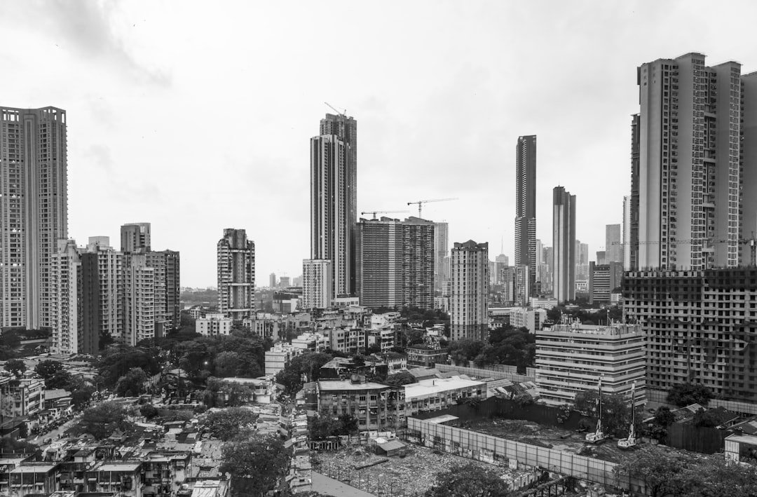 découvrez les défis urbains contemporains et explorez des solutions innovantes pour un développement durable des villes.