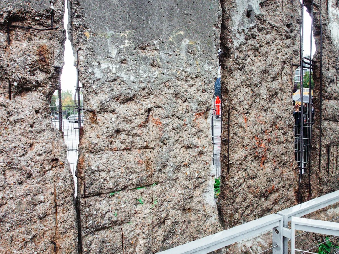 découvrez les étapes et précautions essentielles pour la suppression d'un mur porteur, afin d'assurer la sécurité et la stabilité de votre bâtiment.