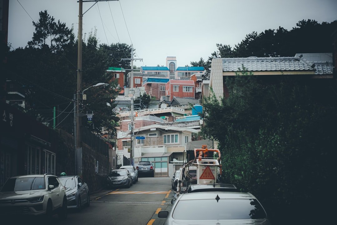 découvrez l'importance de la réputation d'un quartier pour votre qualité de vie, sécurité et valeur immobilière.