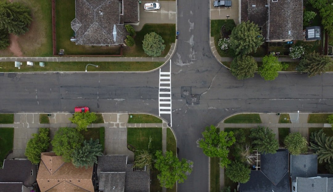 découvrez l'importance de la réputation d'un quartier pour choisir un lieu de vie idéal, en analysant sécurité, commodités et convivialité.