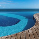 Piscine moderne avec plage immergée : la tendance qui transforme les extérieurs